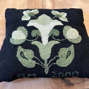 Hand hooked pillow